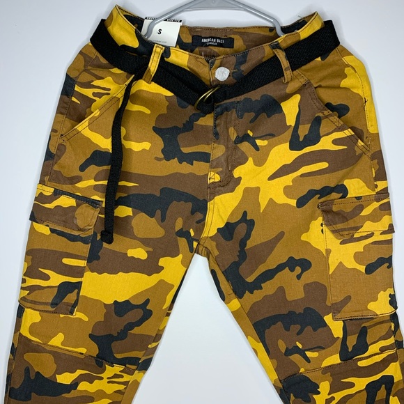Camo cargo pants. ( SIZE M AVAILABLE) - Picture 2 of 5